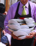 How a Waiter should Clear Guest Table at Restaurant (Ultimate Guide)