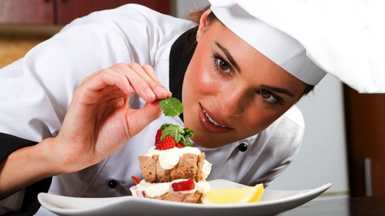 https://www.hospitality-school.com/wp-content/uploads/2021/01/pastry-chef-job-description-responsibilities-1280x720.jpg